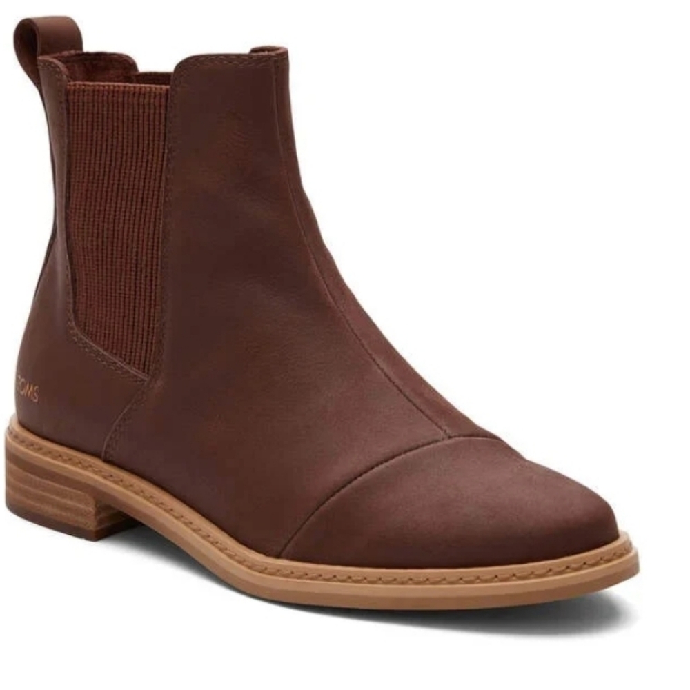 TOMS Chelsea Boots in Oxblood, women’s size 9